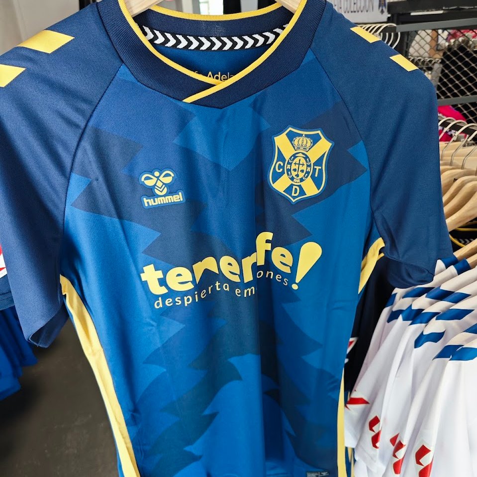 RadamaSport's tweet photo. Toca animar como nunca. COMO SIEMPRE. Consigue la camiseta de la 2ª equipación y  vístela con orgullo. Pídela Online y La tienes en casa. O pásate por nuestras tiendas #AmorEterno ➡️➡️ https://t.co/RxzsPp1WgG https://t.co/rtNW1q7ylt