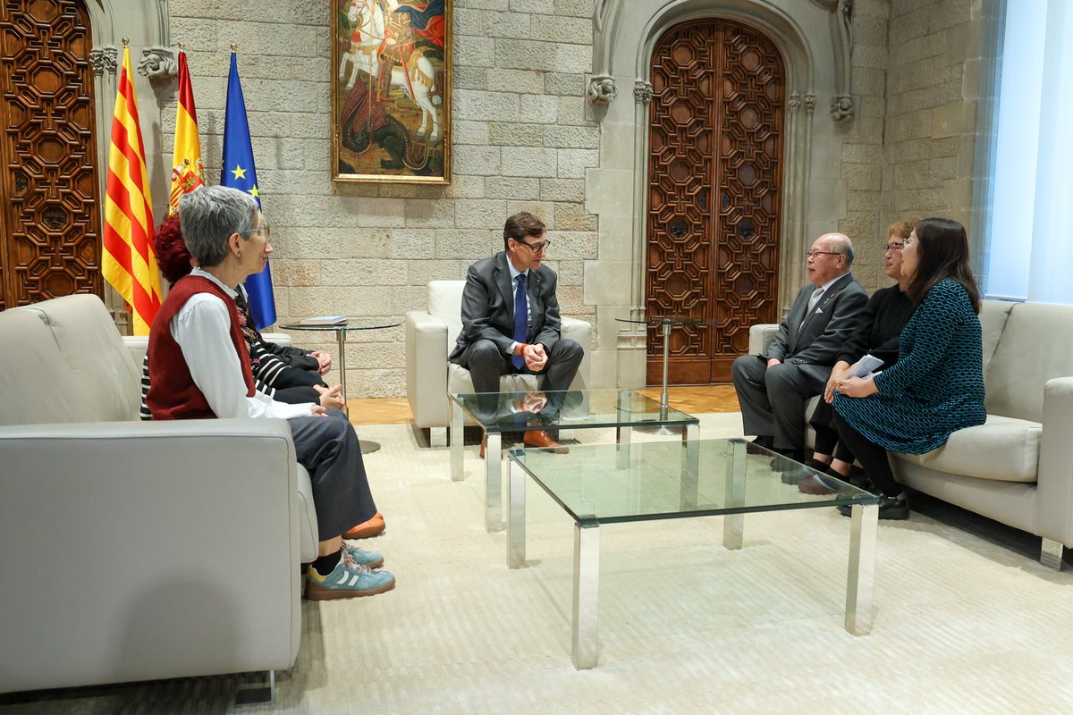 Amb motiu dels 80 anys dels atacs a Hiroshima i Nagasaki, he rebut al Palau de la Generalitat el supervivent del bombardeig i copresident de Nihon Hidankyo, entitat Premi Nobel de la Pau 2024, Shigemitsu Tanaka; i representants d'organitzacions japoneses a favor del desarmament