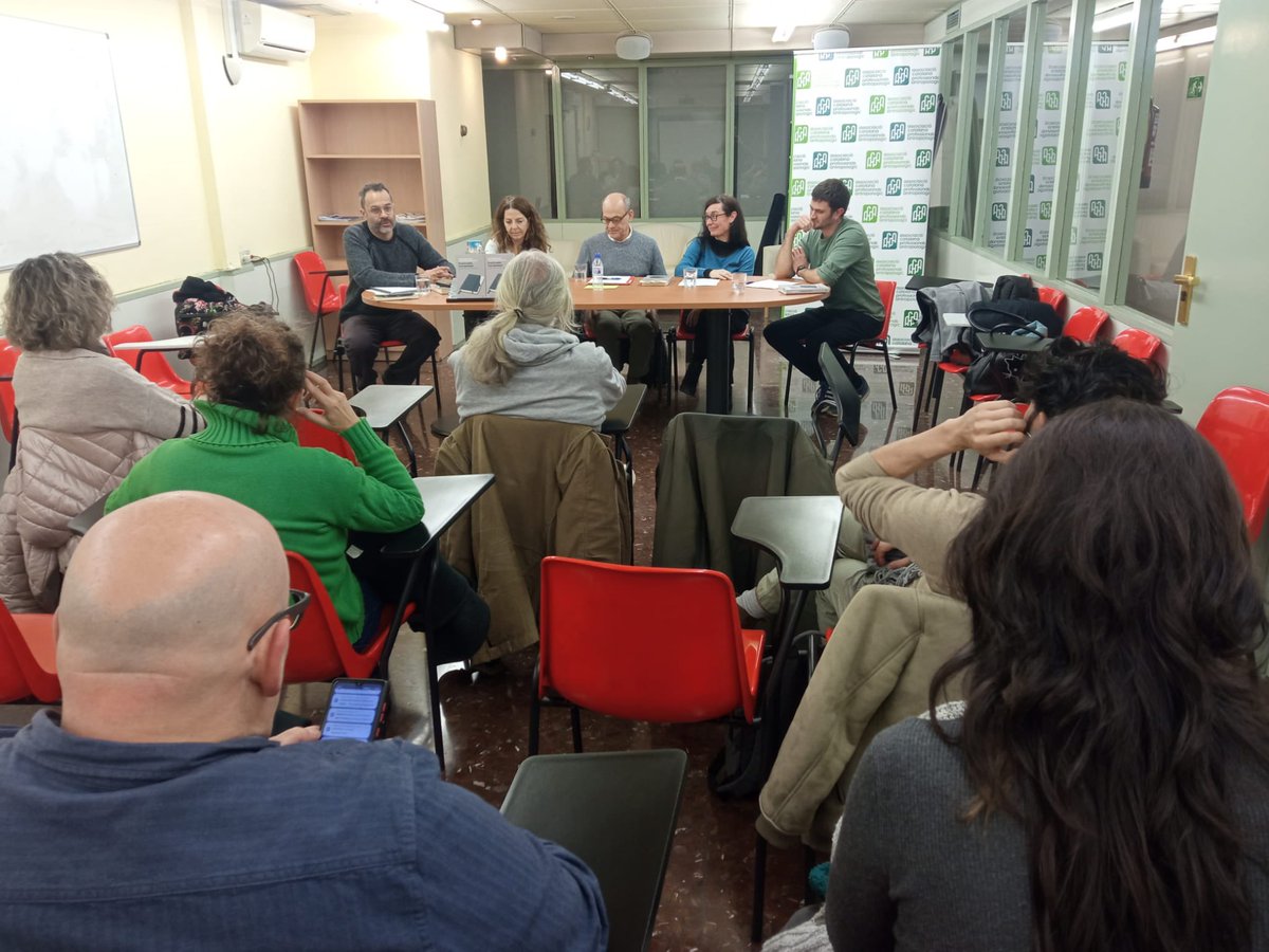ACPA (@acpantropologia) on Twitter photo Ahir a la presentació de “Practicando Antropologia” va quedar clar que professorat i professionals de l’antropologia han d’anar units per fer valer el poder transformador de la disciplina al món laboral. Gràcies Beatriz, Raúl, Teresa <a href="/3Aferre/">Teresa Ferré Panisello</a> i Àlex de <a href="/Bellaterra_ed/">Bellaterra Edicions</a> per ser-hi Ahir a la presentació de “Practicando Antropologia” va quedar clar que professorat i professionals de l’antropologia han d’anar units per fer valer el poder transformador de la disciplina al món laboral. Gràcies Beatriz, Raúl, Teresa <a href="/3Aferre/">Teresa Ferré Panisello</a> i Àlex de <a href="/Bellaterra_ed/">Bellaterra Edicions</a> per ser-hi