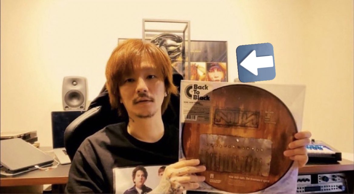 myeyesloveyou_'s tweet photo. Kaoru from Dir en Grey calls Hide “the person I admire” and has brought Hide plushies to Dir en Grey concerts. He even wrote letters to Hide. https://t.co/zj2qAqIX3i
