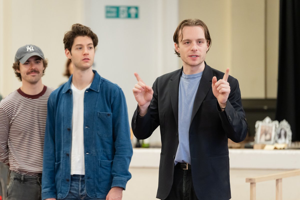 TheRSC's tweet photo. Rupert Goold's new production of Shakespeare’s family saga plays in the Royal Shakespeare Theatre from 8 February: https://t.co/U6qPo6vbPN https://t.co/4KZIPxld0l