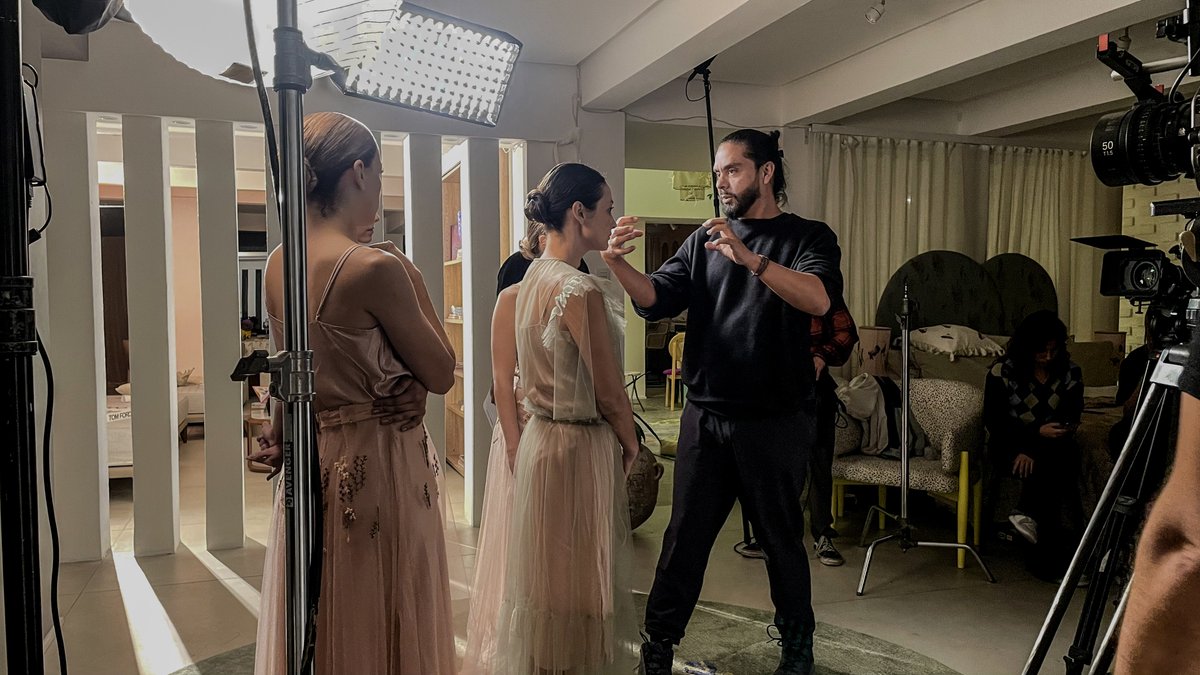 Convirtiendo ideas en emociones 🎬

#filmset #rodaje #direccioncinematografica #guionista #storyteller