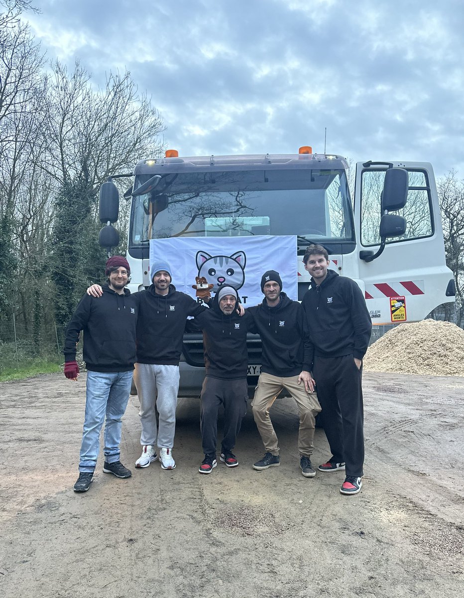 Productive day for <a href="/BobaCatPsps/">boba</a>! 🐾

We delivered sand, wood chips, gravel, and building materials to improve conditions for animals at the pet shelter. Heading back on Thursday for another round of supplies, stay tuned for an epic video!

P.S. Surreal to finally meet people in