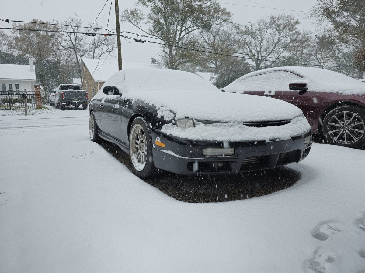 It do be snowing a little