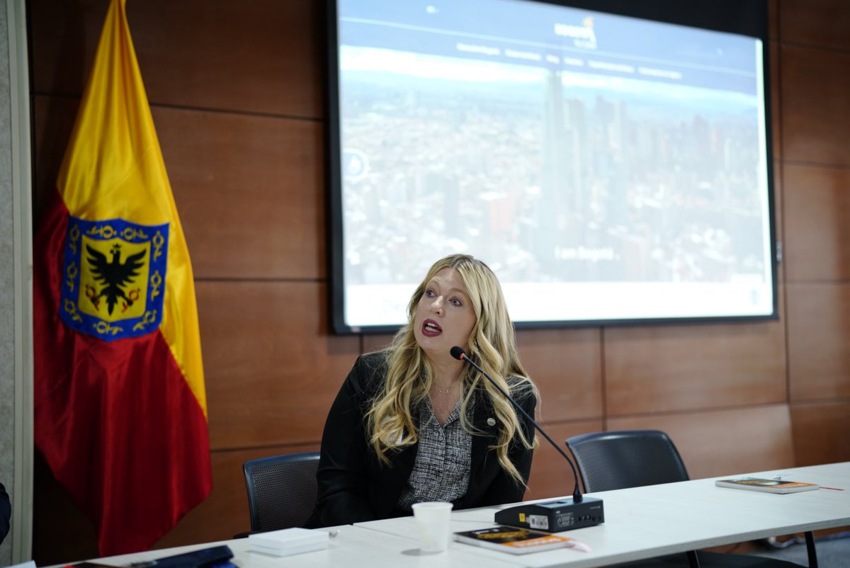 Bogota_Turismo's tweet photo. #Hoy presentamos a #BogotáTuCasa como destino único e imperdible a la delegación de @VisitSanAntonio, Texas🇺🇸, resaltando la riqueza y diversidad de nuestra oferta que consolida a @Bogota como ciudad competitiva y atractiva🌎

Así afianzamos alianza para fortalecer el turismo🤝🏻 https://t.co/7ZMYg5H7qp