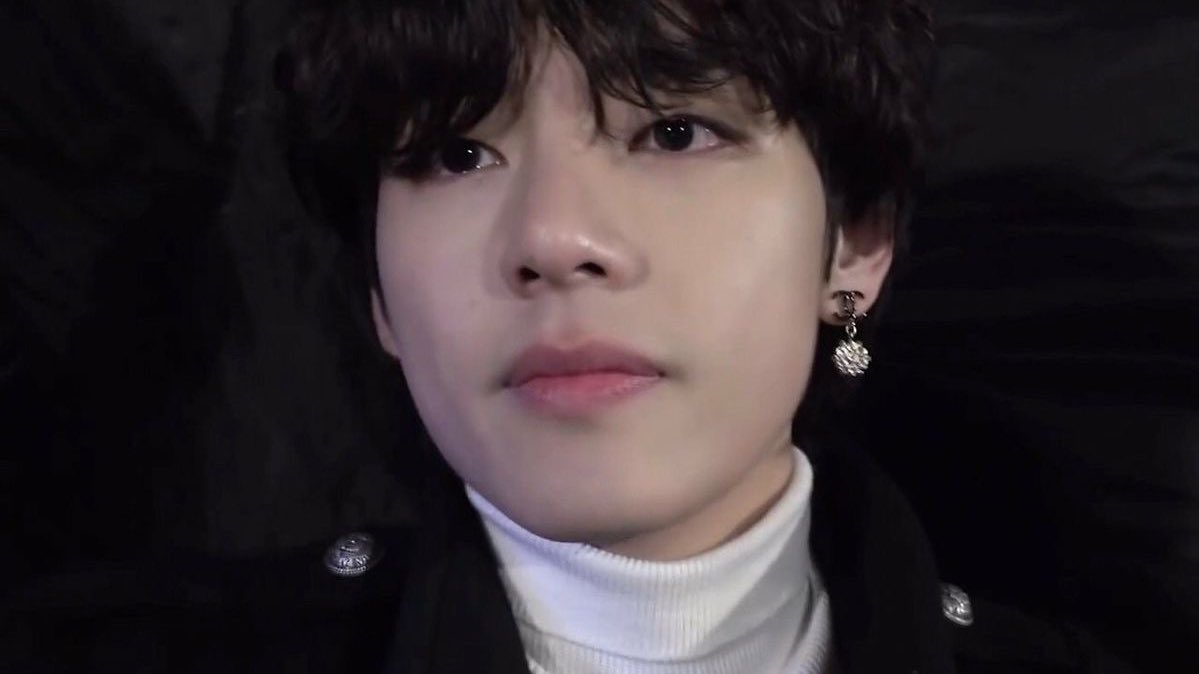 taegukfm's tweet photo. #taekookau 🔞

where tattoo artist jeongguk and librarian taehyung are friends with benefits — but as taehyung starts falling for him, he struggles to confess while jeongguk seems unaware of his feelings. https://t.co/QPAtm0Cl3m