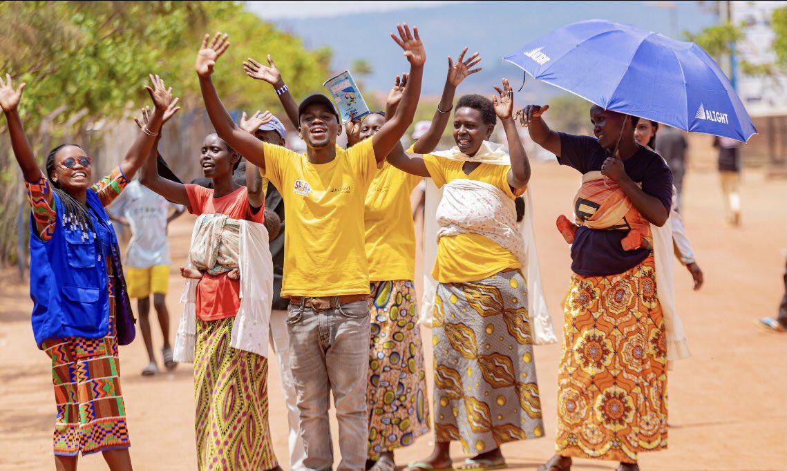 AlightRwanda's tweet photo. Meet our community mobilizers—happy and ready to support their fellow community members in Mahama Refugee Camp! 💙 Together, we’re enhancing mental health support, tackling GBV, and empowering individuals. #DisplacedCommunities #HumanitarianImpact #Rwanda
#UNFPARwanda https://t.co/oSY5WWEnIy