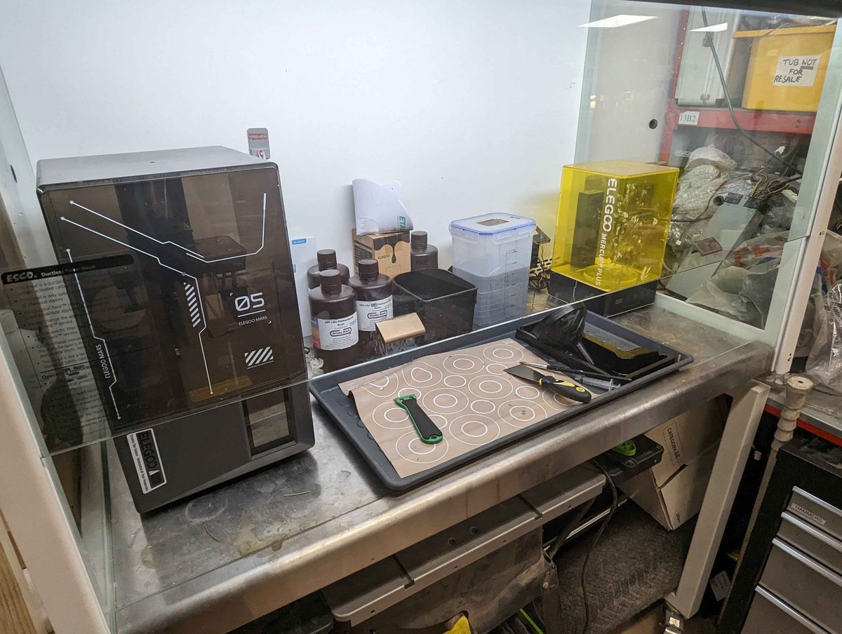 CDFMakerspace's tweet photo. This #ToolTuesday, a great big thank you to @Unigreenscheme for their huge help in delivering a flow hood a few months back. We've been using it to store and use our resin printers safely and comfortably! https://t.co/IBJMotb0ql