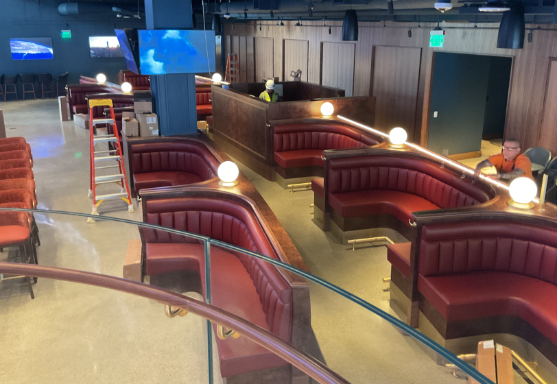 missionbellinc's tweet image. Installation in progress at the Chase Center! These elegant banquettes are coming together beautifully and will soon be a stunning addition to the space. Stay tuned for the finished look!

#architecturalmillwork #InstallationinProgress #banquetteseating #chasecenter