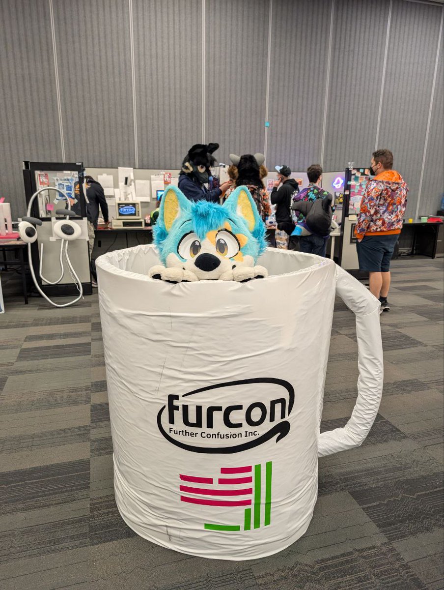 Anyone looking for a desk pup?
🧵: <a href="/oakleycreations/">Oakley’s Creations 🔜 LVFC, FWA</a>