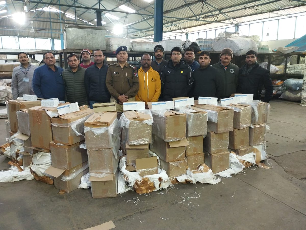 RPF NR DLI Division 
Under #OperationSatark 3,77,300 nos illegal cigarettes (stick) worth Rs-31,26,200/-were recovered and seized from New Delhi Railway station handed over to Excise department New Delhi