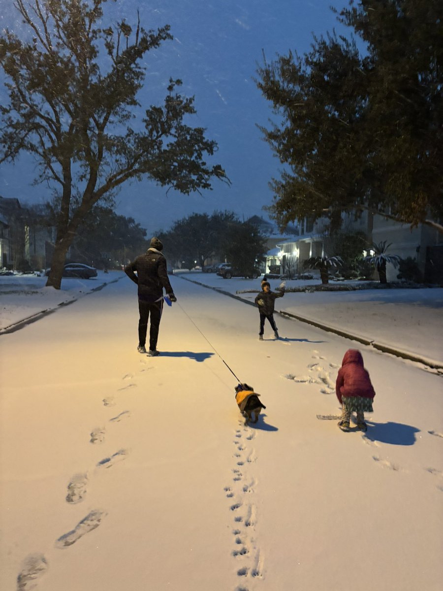 DebbieDoesArt's tweet photo. Snow day!!! Show me your snow art! @hornelem #artelem https://t.co/XFbZB2GRNe