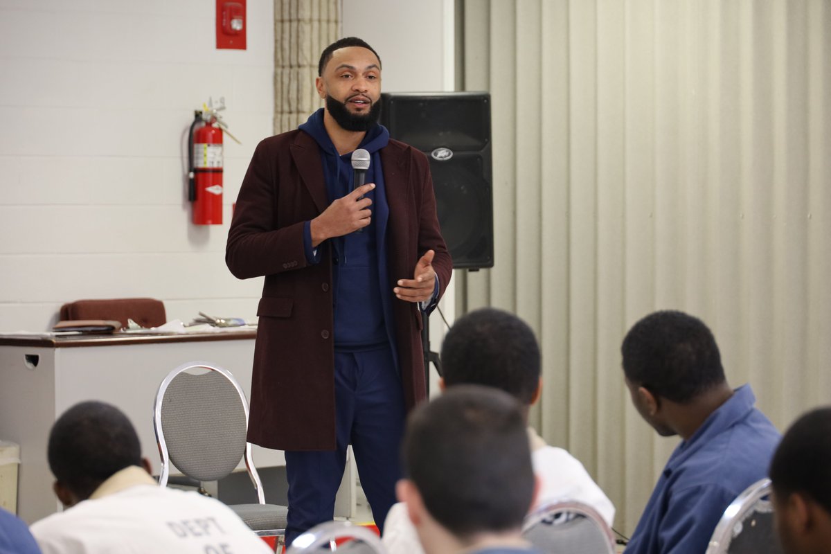 GA_Corrections's tweet image. @GA_Corrections appreciates @centralgatech for providing a peer mentoring program for juvenile offenders. This program is designed to inspire, motivate, and provide guidance through shared stories, experiences, and shared values by CGTC's college athletic staff.