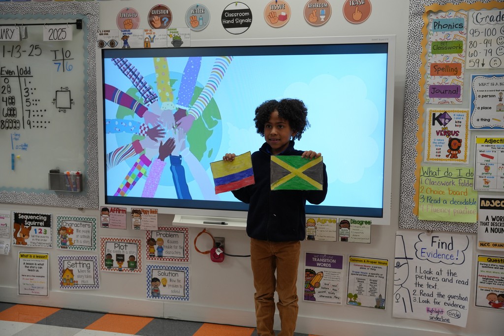 PioAcademy's tweet image. 🌍🎨 Part 2 of Multicultural Week: Lower School showcased their creativity with Art Around the World and flag painting! A colorful celebration of global cultures. 🌟✏️ #MulticulturalWeek #LowerSchoolCreativity #PioneerCommunity