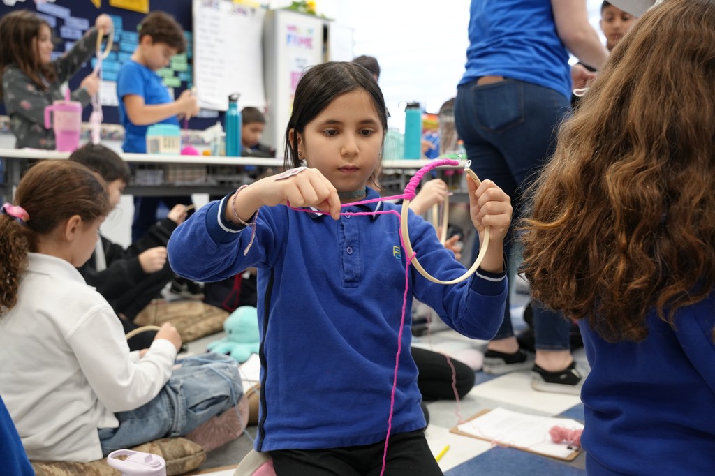 PioAcademy's tweet image. 🌍🎨 Part 2 of Multicultural Week: Lower School showcased their creativity with Art Around the World and flag painting! A colorful celebration of global cultures. 🌟✏️ #MulticulturalWeek #LowerSchoolCreativity #PioneerCommunity