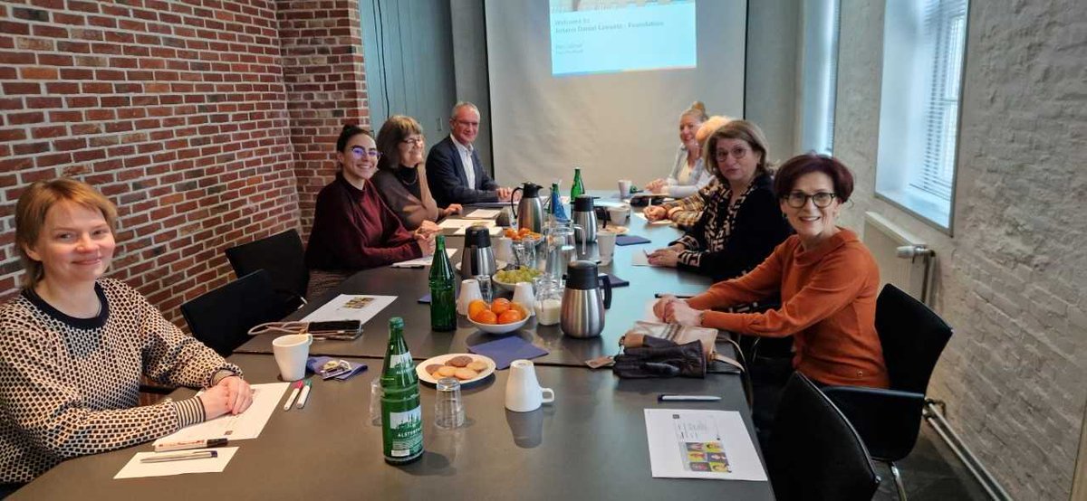 Supported by #EUFunds, the project targets young adults with multiple problems outside the regular system and thus is difficult to reach.

It helps participants to develop prospects for their future by offering them training and employment opportunities.

esf-hamburg.de/information-in…