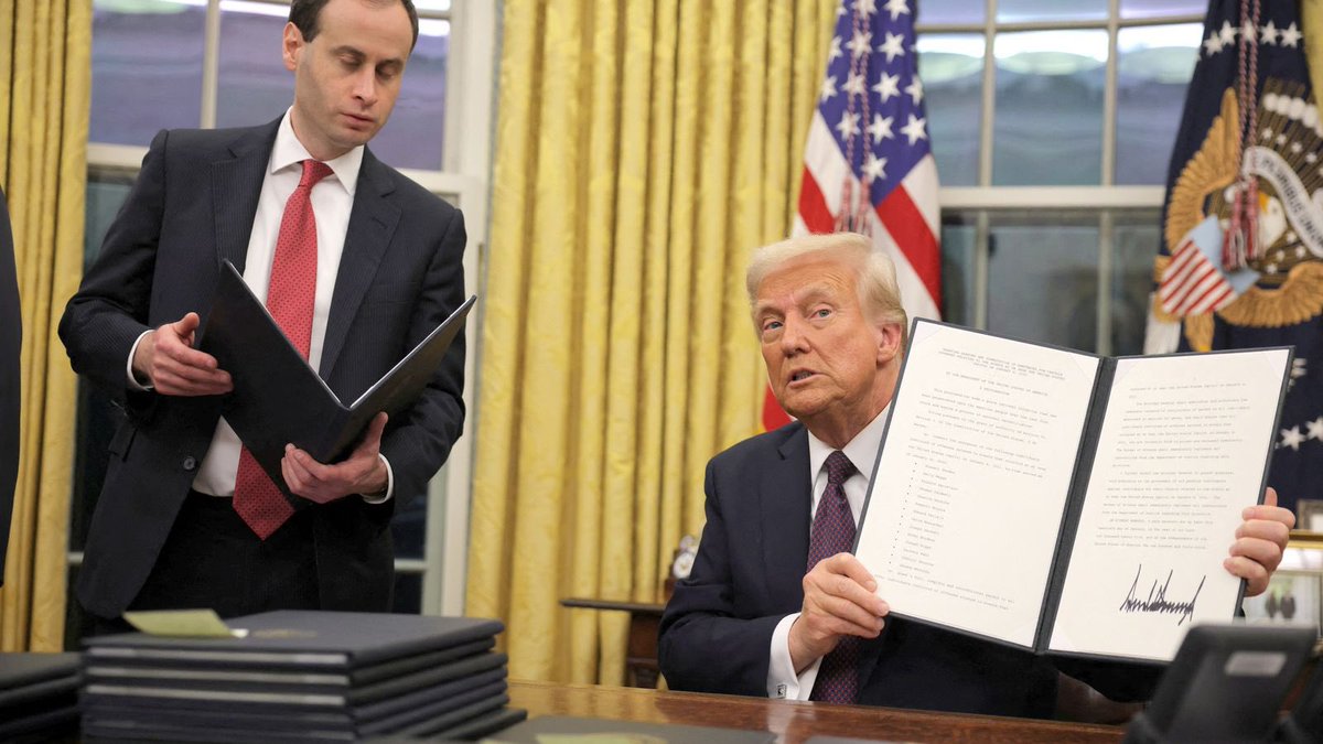 AzorcanGlobal's tweet photo. Trump pardons McDavid. Suspension lifted. #Oilers https://t.co/UX02nktarl