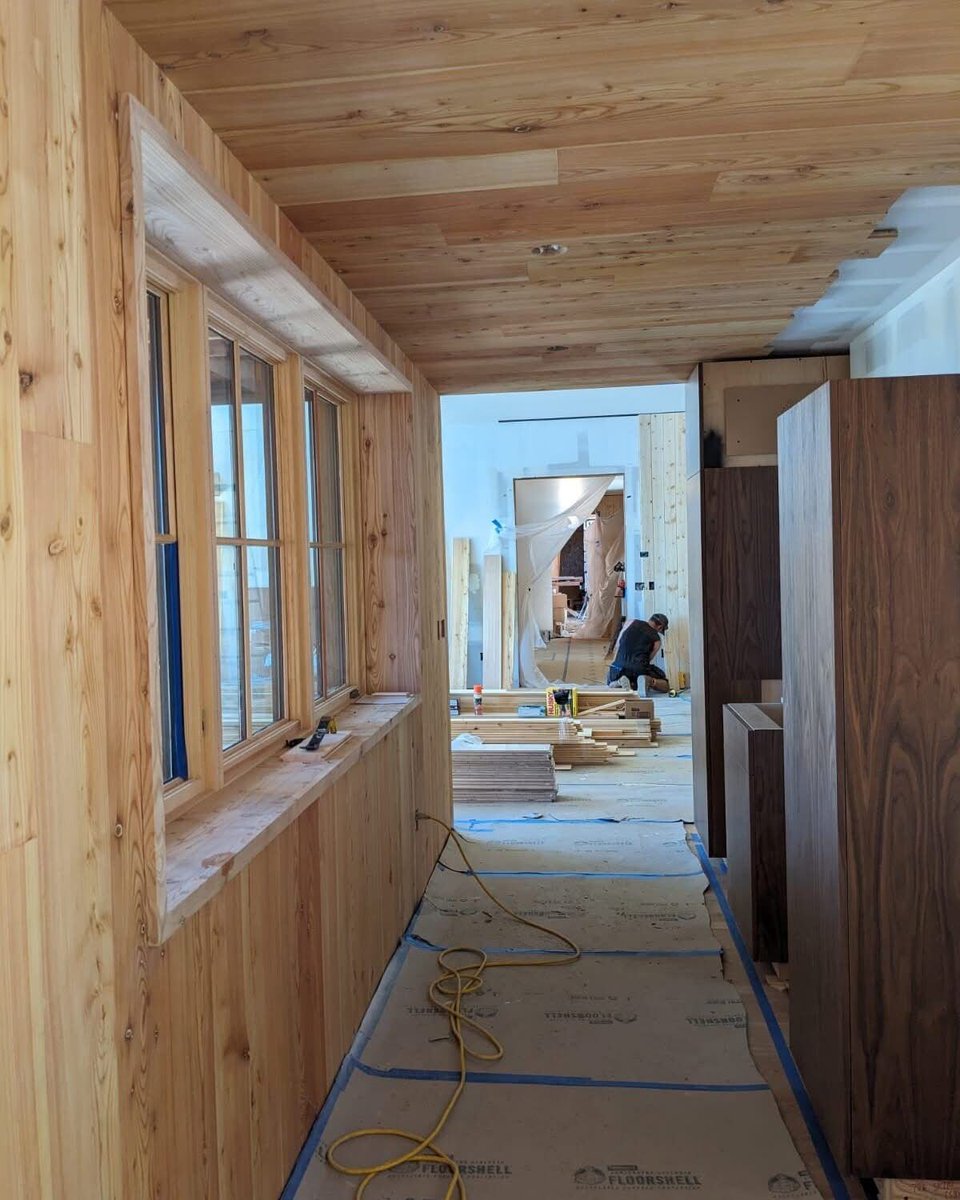 Textures that tell your story. Here’s a look at a European Larch installation, adding rich texture and warm tones to walls and ceilings—a perfect blend of style and function.

#castlebespokeflooring #castlebespokecares #interiordesign #design #floors #flooring #architecture