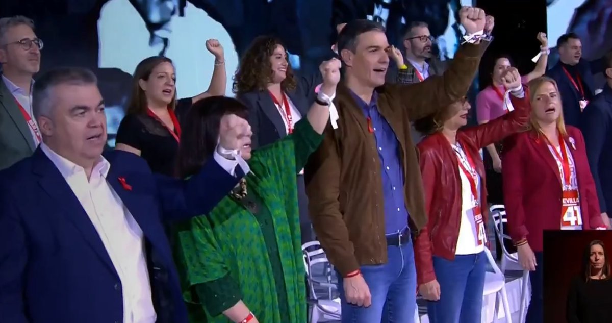 A mí tampoco me gustan los saludos totalitarios ✊🏻