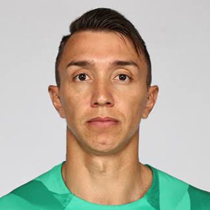 sinyorpep_'s tweet image. Kimse vefa mefa demesin.. Bu adam 38 yaşında indirim yapmadan elit kaleci seviyesinde 2.5 milyon Euro maaş alıyor.. 

Sezon başı ucl'den etti, şimdi de ilk 8'den etti.. Ligten ve Avrupa'dan da etmemesini istiyorsak tek yönlü biletini alın, defolup ülkesine gönderin.