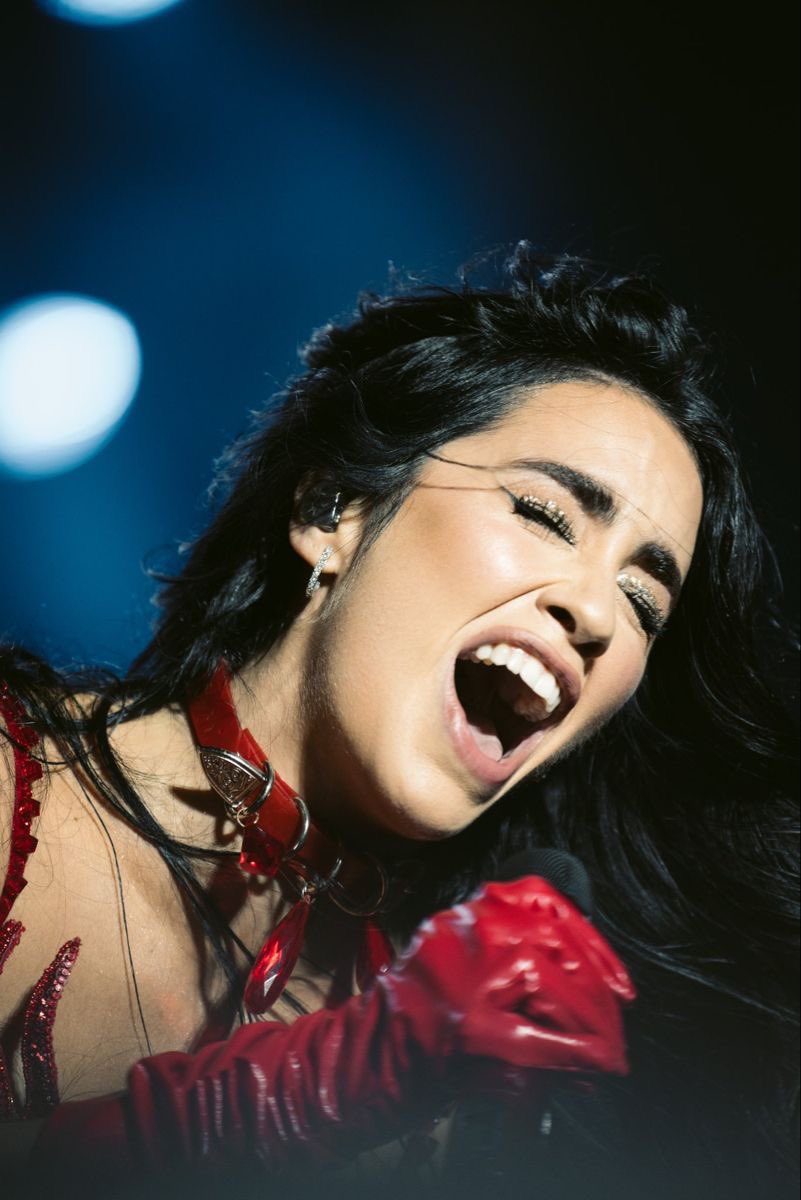 que feo debe ser odiar a lali y no poder decirle fea