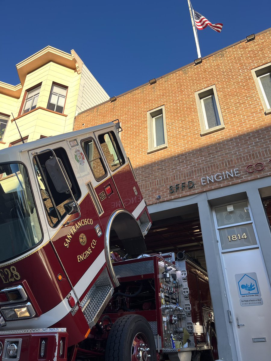 SFFDPIO's tweet photo. Let’s get those morning checks completed!
#SFFD #Engine28 #NorthBeach https://t.co/UBxAJdknGC
