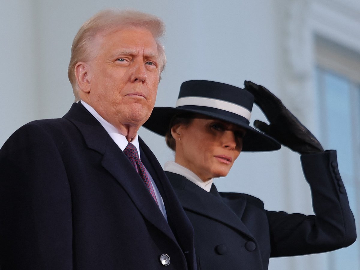 A ste opazili, da tokrat Trump-ova leva roka ob prisegi ni bila na svetem pismu?