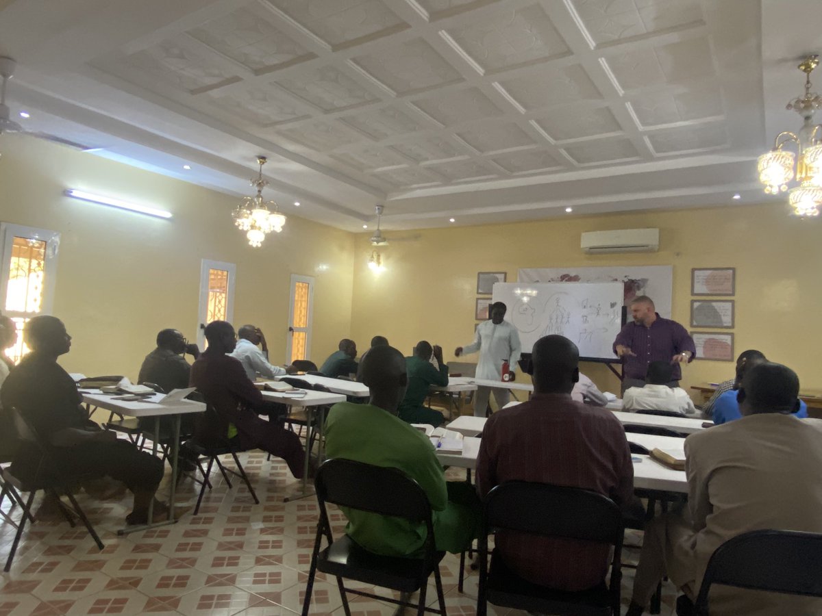 markandparx's tweet image. Michael Small leading 6th session of Hausa Bible Institute: ecclesiology. Thanks for praying! Thanks @RTMinistries for sending them!
