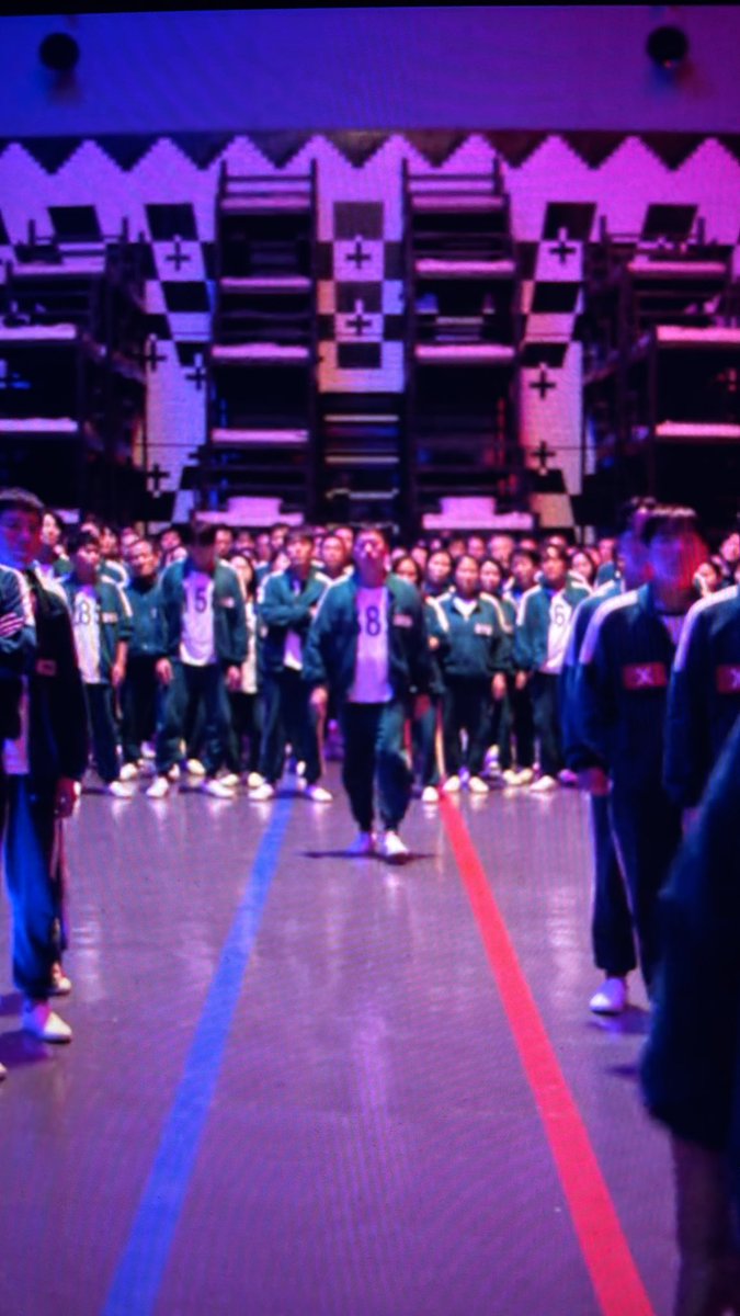 So uhm E2 of S2 of squid game announces player 388 to come up for voting and while we don’t focus on this we do see said player walking up and uhmmmm that’s not Dae-ho? Or am I imagining things? Who is this man?? #SquidGame2 #SquidGame