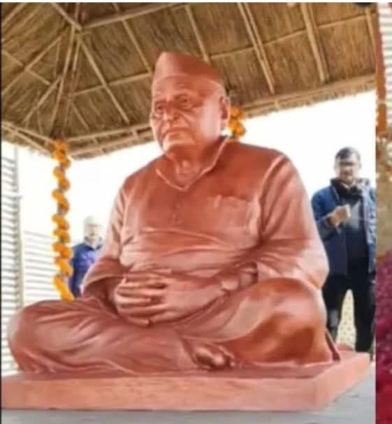 महाकुंभ में मुलायम सिंह की मूर्ति क्यों लगाई गई?
पवित्र महाकुंभ में राम भक्तों पर गोलियां चलवाने वालो का क्या काम ??