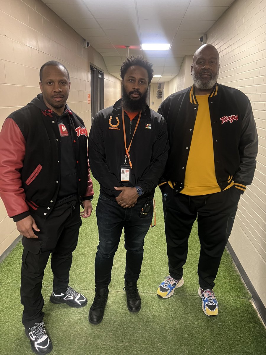 We appreciate Coach Mike Locksley and Coach Aazaar Abdul-Rahim of the University of Maryland for stopping by to see what we are building at Coolidge! #houseofchampions #5thstreet  🐎<a href="/CoachKw5w/">Kevin Nesbitt Jr</a> #championshipon6 🏈<a href="/Aazaar23/">COACH AAZAAR@UMD</a> <a href="/CoachLocks/">Michael Locksley</a>