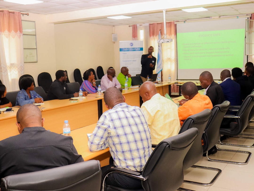 UR_CAFF's tweet photo. @UR_CAVM The college under the project "Catalyzing change for health and sustainable Food system "organizes a one day workshop on a school feeding program @Uni_Rwanda Busogo campus. The project is funded by  @imperialcollege  @IDRC_CRDI . https://t.co/22k5WnWs1v