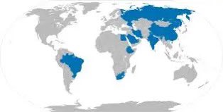 EgioVictor's tweet photo. 🇧🇷🇷🇺🇮🇳🇨🇳🇿🇦🇸🇦🇪🇬🇦🇪🇪🇹🇮🇷
¿Y si España se uniera a los BRICS?

Un mercado de 3.162 millones de habitantes, el 45% de la población del planeta (USA 335 millones)

Un PIB de 34,5 billones de dólares, el 36% mundial (USA 21,6%).

Gas y petróleo a un precio razonable, frente al carísimo gas licuado de los USA. 

Una coalición en expansión, con 12 nuevos países asociados. 

Diplomacia y respeto en lugar de las amenazas del fanfarrón de La Casa Blanca. Enough is enough