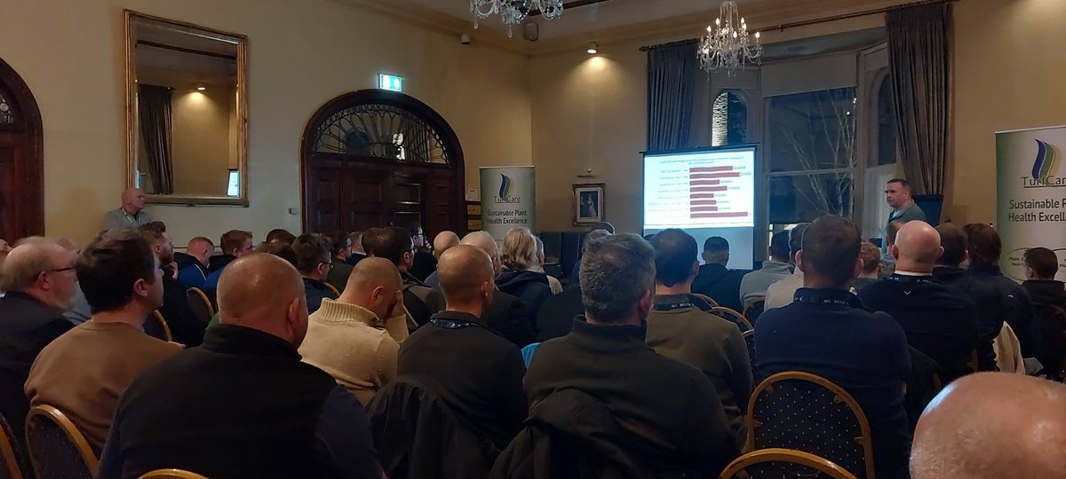 turfcarescott's tweet photo. @J_J_Dempsey discussing his new research on thatch reduction utilising @PlantFoodCo #Impulse #FloThru #TurfCare3PA https://t.co/6u1JmUTYOG