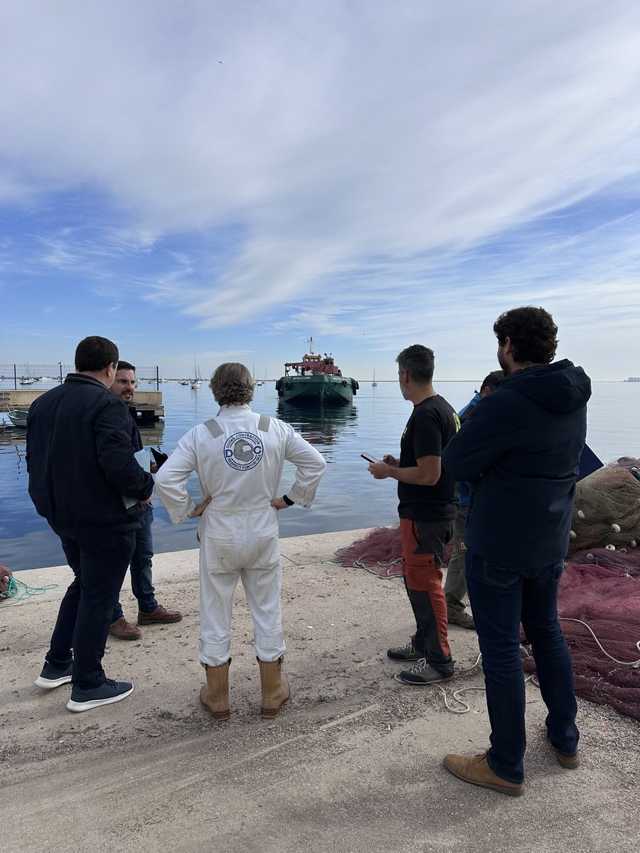 EugenioFraile's tweet photo. Hoy estamos instalando el mejor y más completo sistema de monitorización oceanográfico del @marmenor @murcia @IEOoceanografia @CSIC #adasa @DCAmbientales #Costas esperando ya a recibir datos y realizar asesoramiento científico para ayuda a las administraciones públicas y sociedad https://t.co/7UBrxSExbj