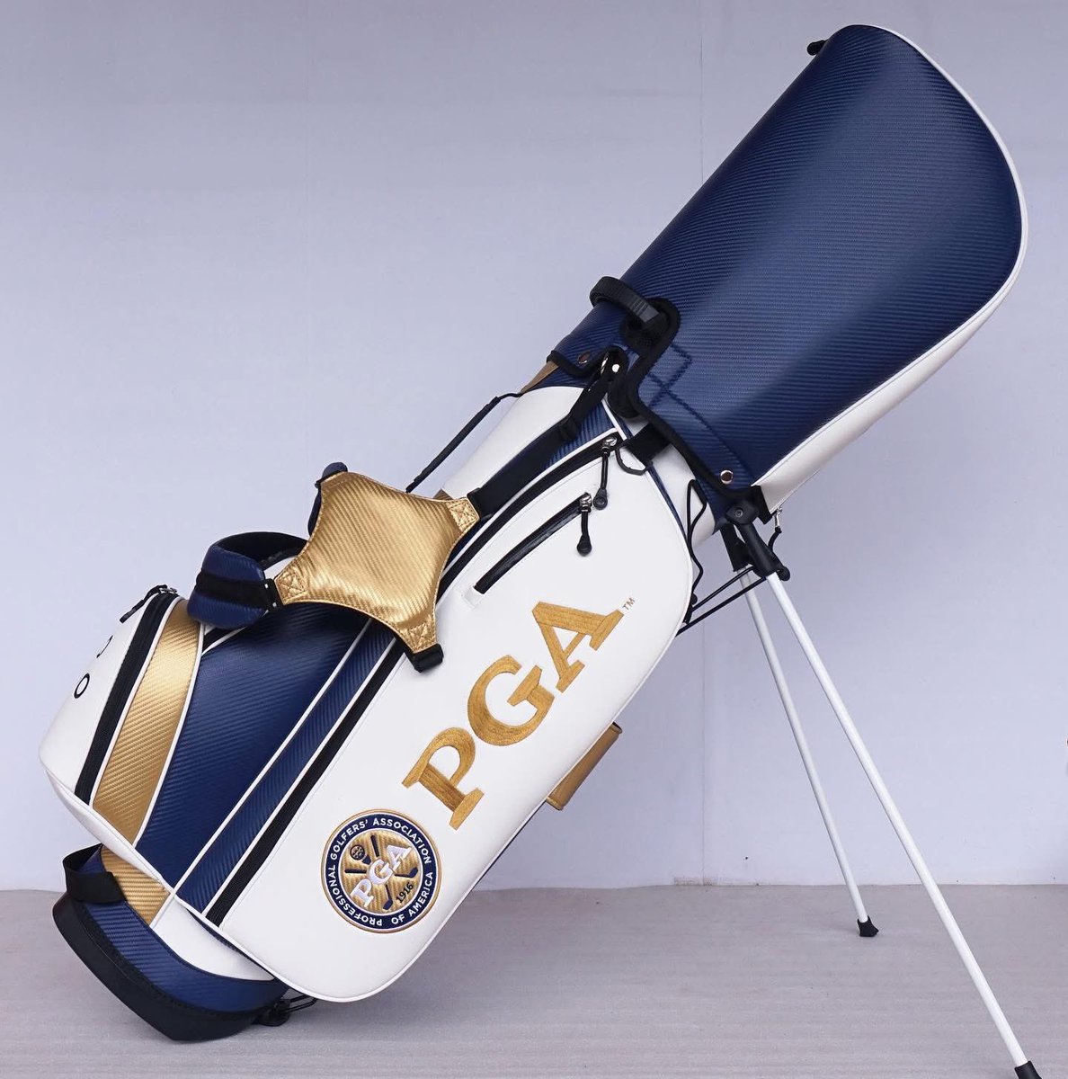 MPDCustomGolf's tweet photo. Going to be a brilliant @PGAShow in Orlando this week! Check out Booth 1114 @caliber_golf near the @GolfChannel Stage! Giving away SWAG!
#mpdcustomgolf #customgolfbags #calibergolf #looksharpplaysharp https://t.co/vnRVSmPMgW