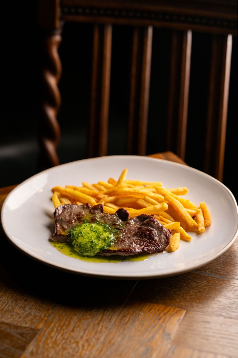 lockkeeper's tweet image. Warm up your January with a taste of the South Coast. Our January Set Menu is here to brighten your week, featuring delectable dishes like our South-Coast Mussels with smoked bacon and Young’s beer. 🌊✨