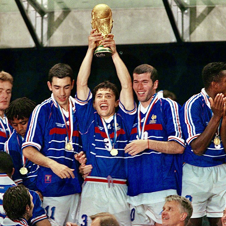 𝙸𝚛𝚛𝚎́𝚜𝚒𝚜𝚝𝚒𝚋𝚕𝚎𝚜 𝙵𝚛𝚊𝚗𝚌̧𝚊𝚒𝚜 ⭐️⭐️ tweet media