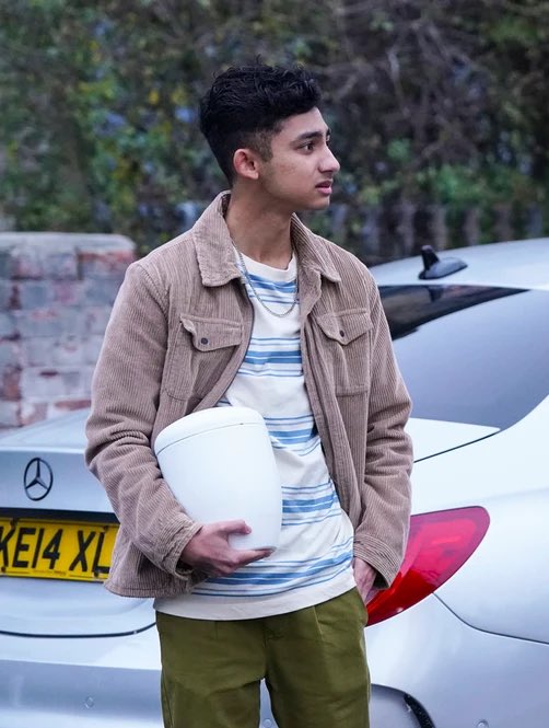 nishpanesar69's tweet photo. Beautiful even when I’m in an urn. Priya better not try to smoke my ashes with her marijuana #EastEnders https://t.co/eDGBwKIx2y