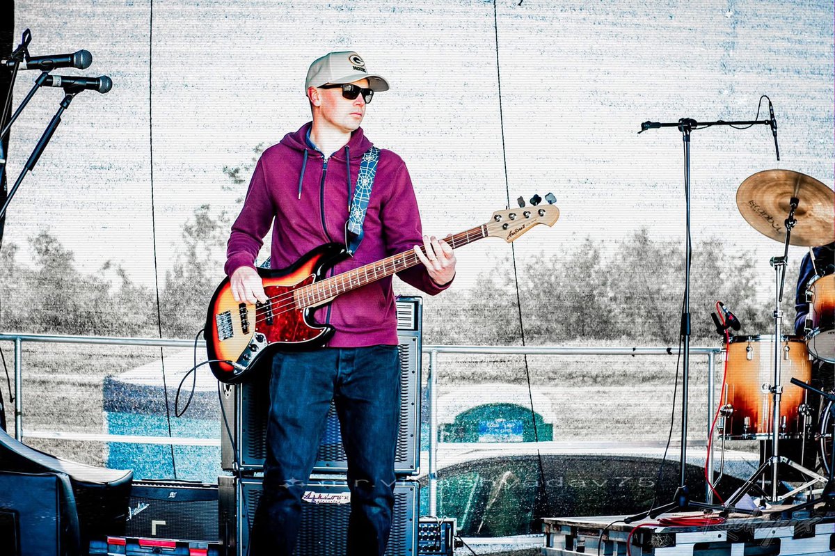 SmokinMavericks's tweet photo. SLAPPIN DA BAAASSSS!

Show some love and appreciation for our man Alex Wyatt! 🎸🤠

#smokinmavericks #ukcountrymusic #bass https://t.co/mnucjrd5ho