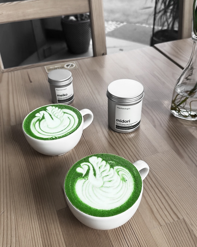 Matchaeologist's tweet photo. Sip on these Matcha Lattes 🍵 with your partner in crime and soak in all the 🍂 Autumn feels! 👋 Tag your #MatchaBestie with whom you’d love to share these #MatchaDrinks! (📷: @ https://t.co/NSbl6WJVx6) 👉 https://t.co/T1lzbGScKQ https://t.co/H4mMk101AC