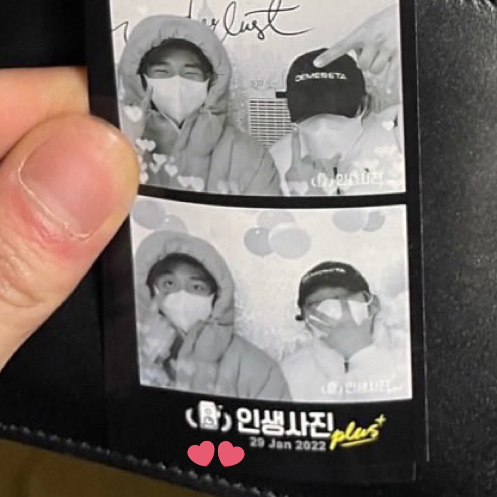 (29 Jan 2022)
hyunjin and leeknow's date day leeknow; 
🐰: January 29th
🐰: ...
🐰: May January last for 500 days.

That's crazy!!!🥹🥹🥹