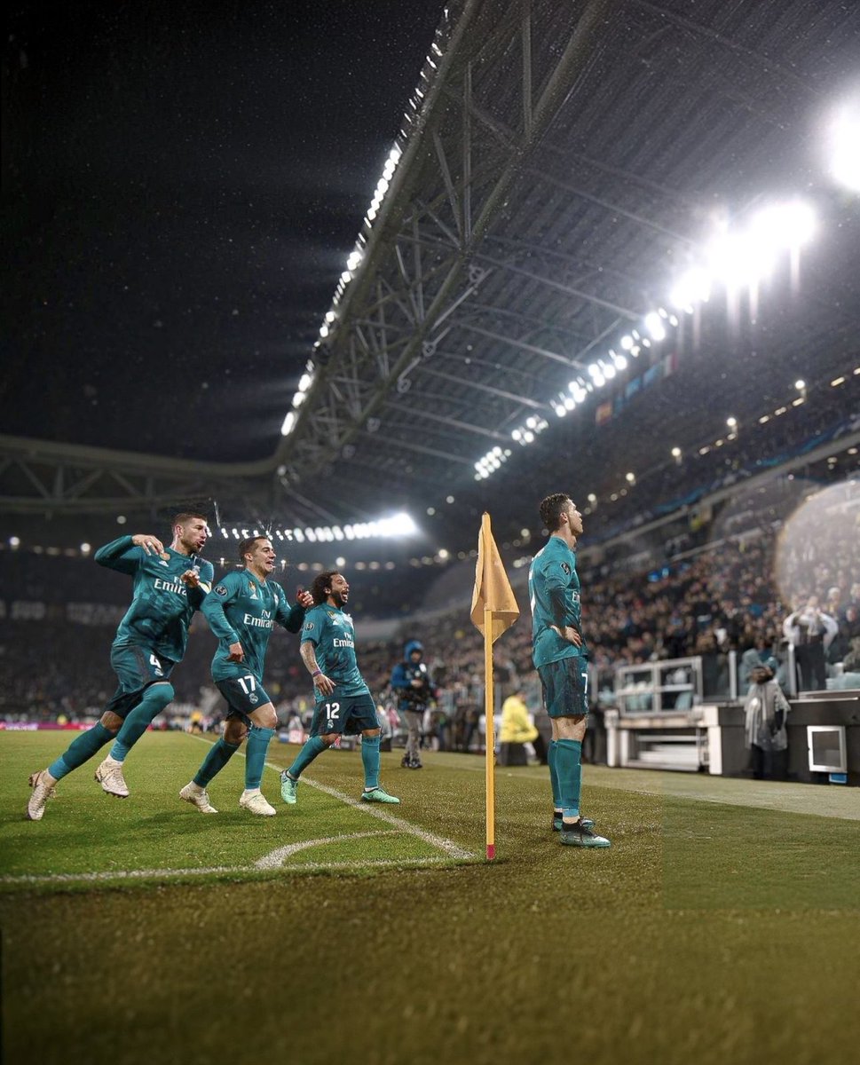 dailyskyenews's tweet photo. Cristiano Ronaldo destroying footballers who got compared to him. 

-A Thread https://t.co/tGXFkiUbDb