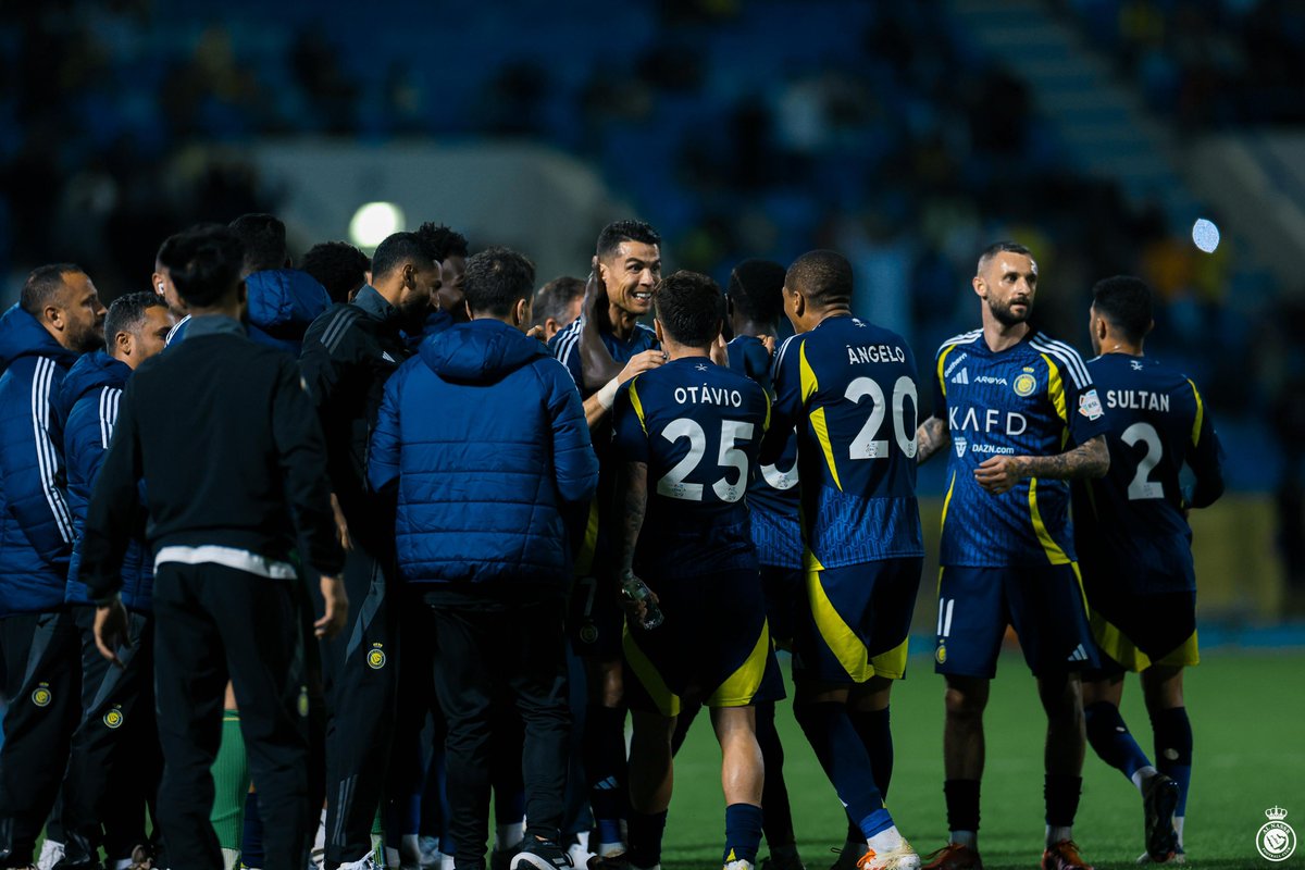 AlNassrFC_EN's tweet photo. The squad in one frame, THREE points secured 👊💛 https://t.co/x0aXyvjNcb