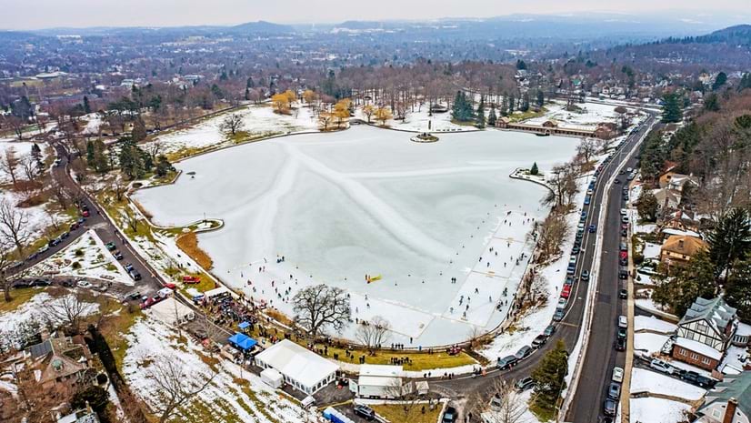 ArcGISOnline's tweet image. City of Syracuse is tracking snowplows during winter events with a GIS-powered solution called Winter Weather Operations. Using #ArcGISVelocity on #ArcGISOnline, it improves road safety, reduces costs, and provides real-time snow removal info: ow.ly/w0Ut50UICwW