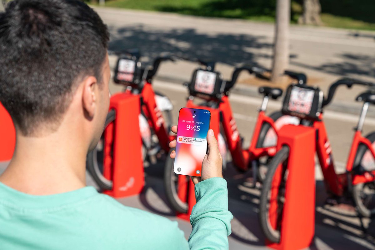 📢 Nova funcionalitat Bicing! 🚲

Ara, quan tornis una bici a una estació, rebràs una notificació al mòbil per assegurar-te que la bici ha quedat ben ancorada. 📲✅
☝️Recorda tenir activades les notificacions a la configuració del teu dispositiu.

bicing.barcelona/noticies/any-n…