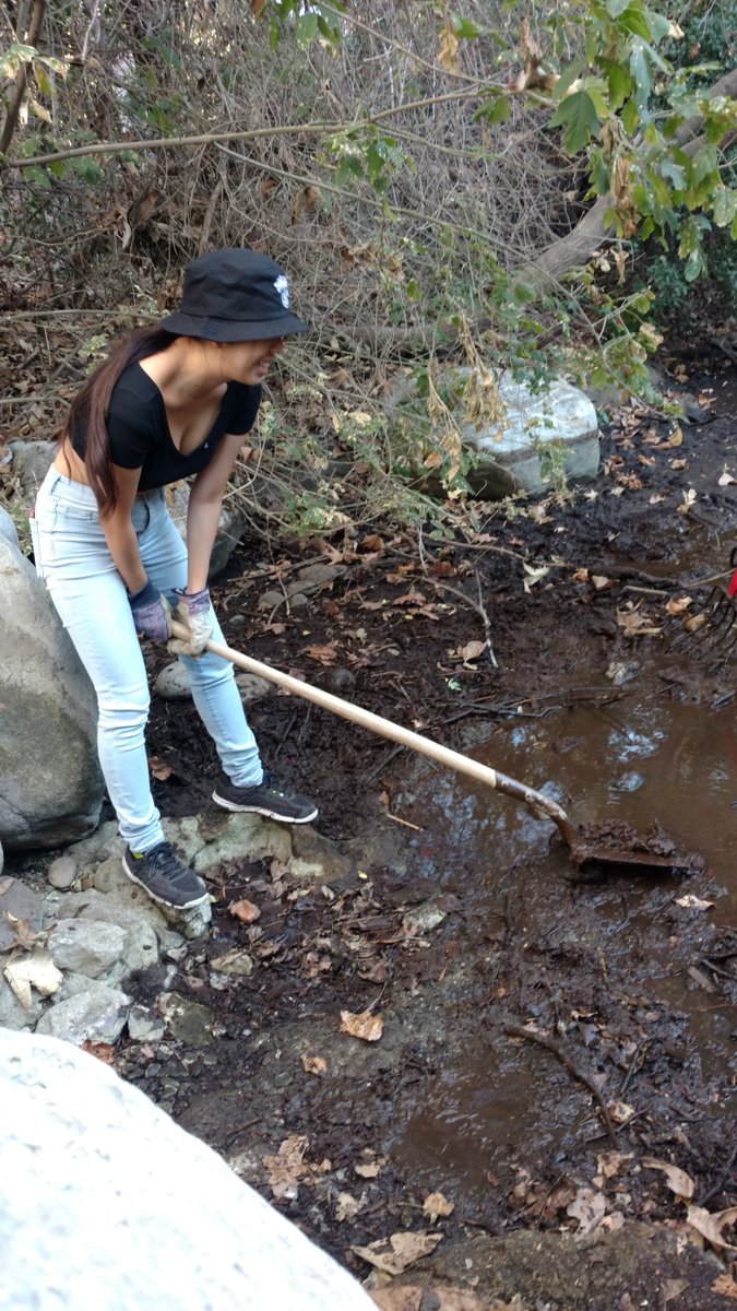 🍃 Join us at the Environmental Nature Center on Jan 22 or 24 to help our pond and stream! No experience needed; just bring enthusiasm! Any time between 8 AM and 2:30 PM helps. Email lori@encenter.org to volunteer. 🌱 #CommunityService #ENCNewport #Volunteering
