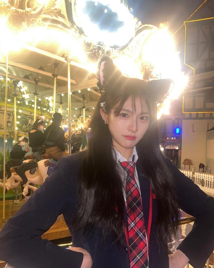 S15updates's tweet photo. she's so cute with bangs🤭 https://t.co/As92fbddju