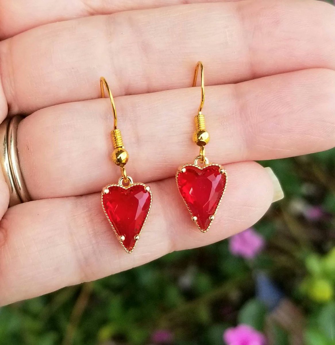 TrendingNowGift's tweet photo. 14k Gold Ruby Heart Earrings, #jewelry #earrings #goldearrings #heartearrings #handmadejewelry #handmadeearrings #handmadegift #giftforher #handmadehour #valentinesday #valentinesdaygift #etsy #ruby #rubyheart #rubyearrings
https://t.co/Erpmn2Dvss via @Etsy https://t.co/GY8I7gqp7a