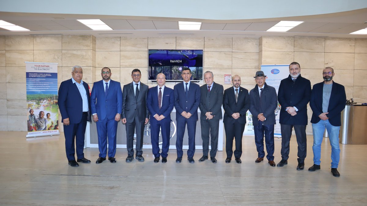 OmanEmbassyTN's tweet photo. حضر سعادة الدكتور هلال بن عبدالله السناني سفير سلطنة عُمان المعتمد لدى الجمهورية التونسية اليوم الثلاثاء 21 يناير 2025 بالعاصمة تونس توقيع مذكرة التفاهم لتأطير التعاون بين شركة أنوار المجد إحدى شركات المركز الوطني للطاقة يمثلها الفاضل سيف بن سليمان المعمري المدير العام، والشركة https://t.co/2LGWYexwAV